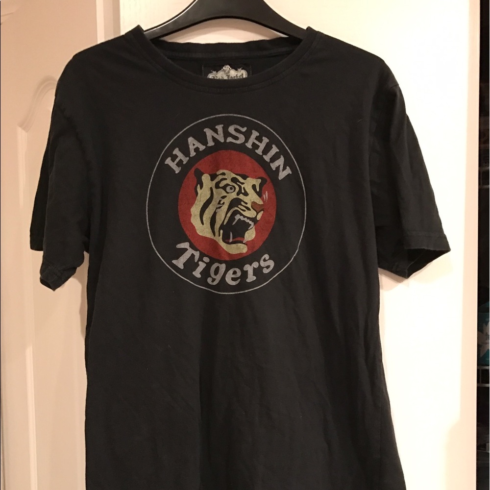 HANSHIN TIGERS baseball men's size small tshirt