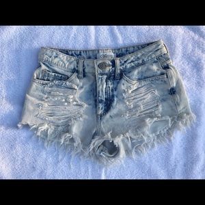 💋 High-Rise Denim Shorts 💋