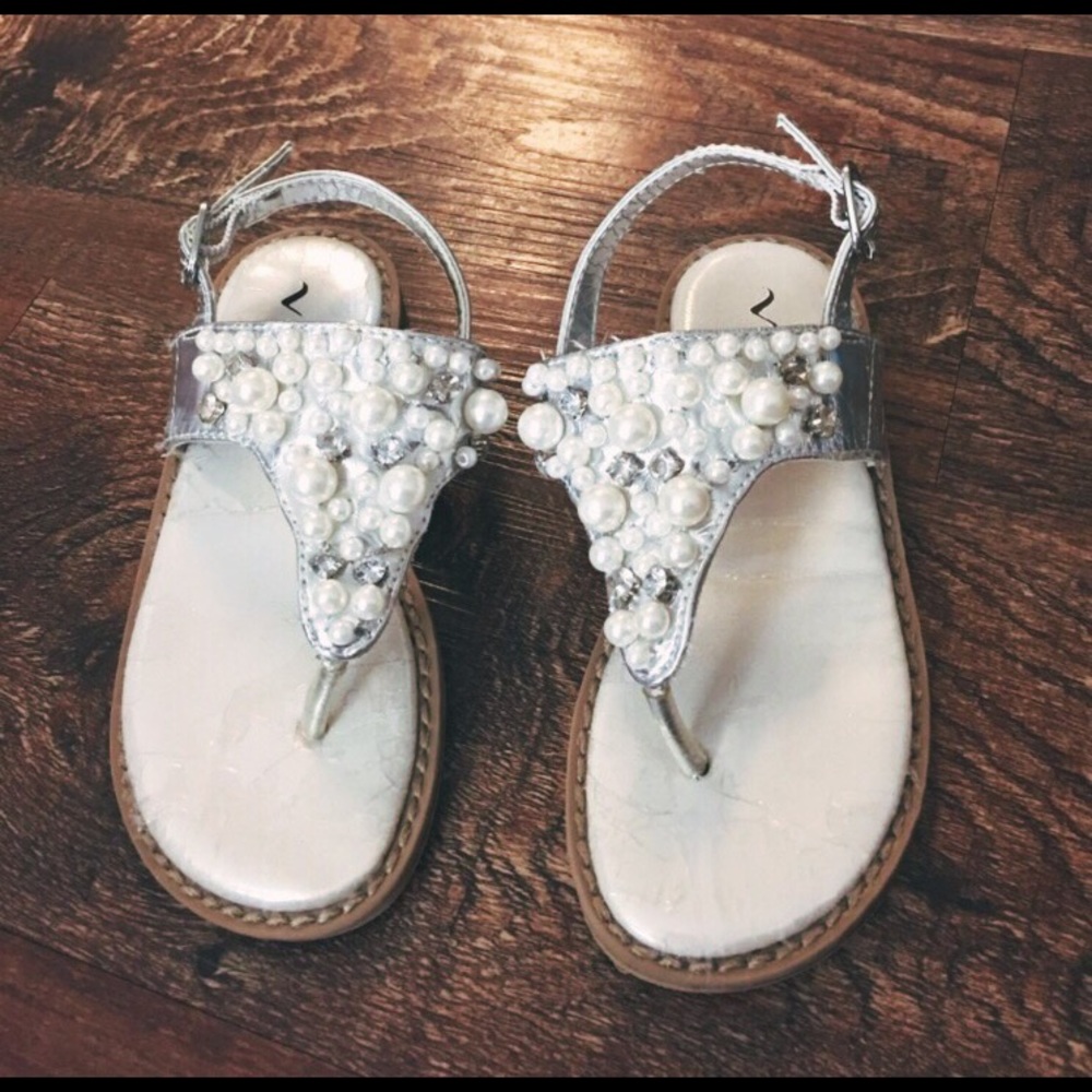 Pearl bling sandals 💜