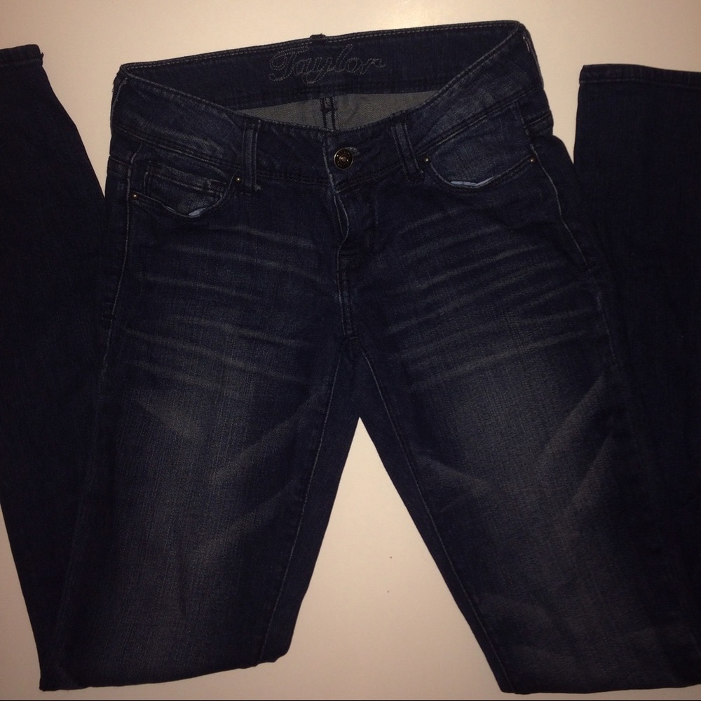 dELiA*s Taylor Style Dark Wash Skinny Jeans