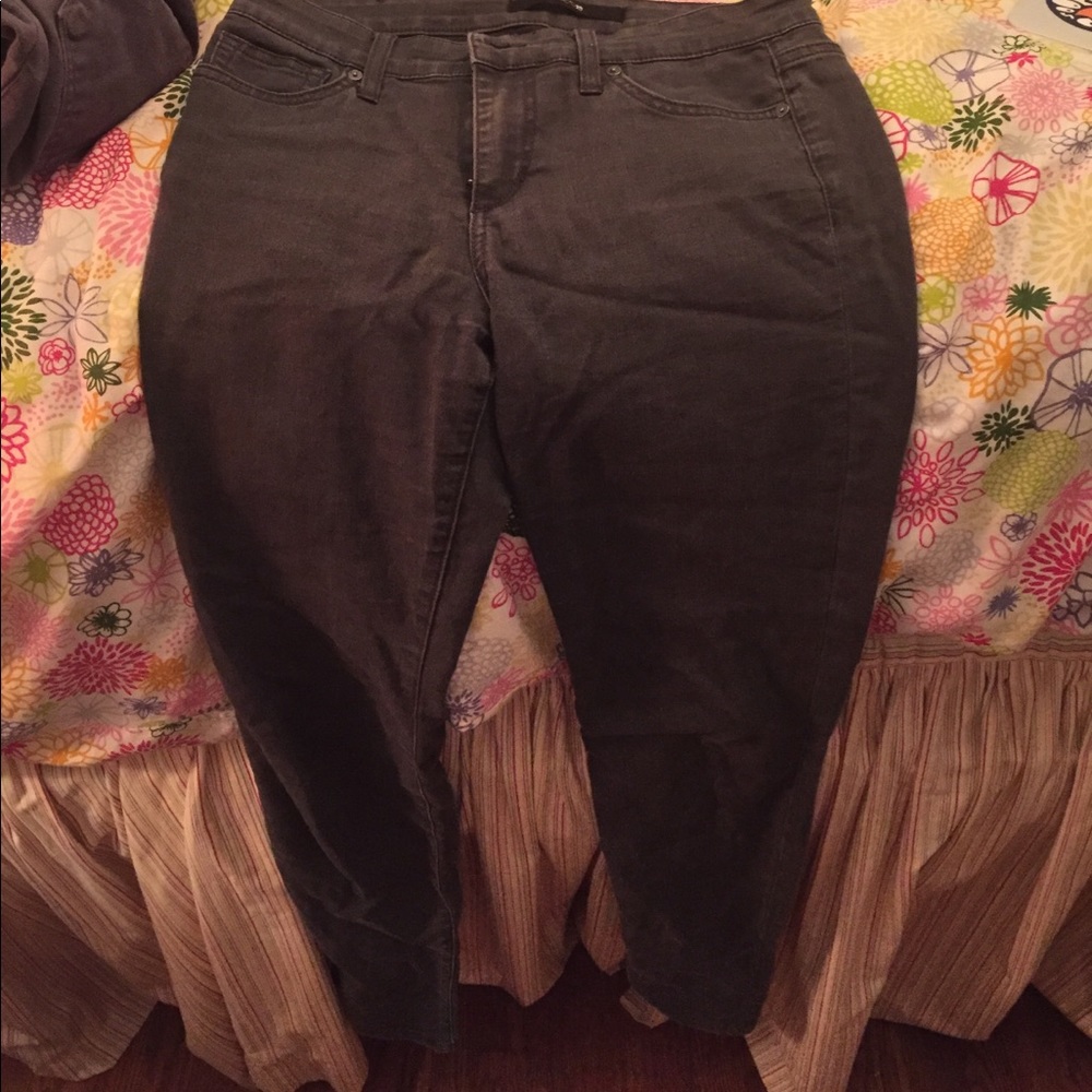 Gray skinny jeans in great condition!