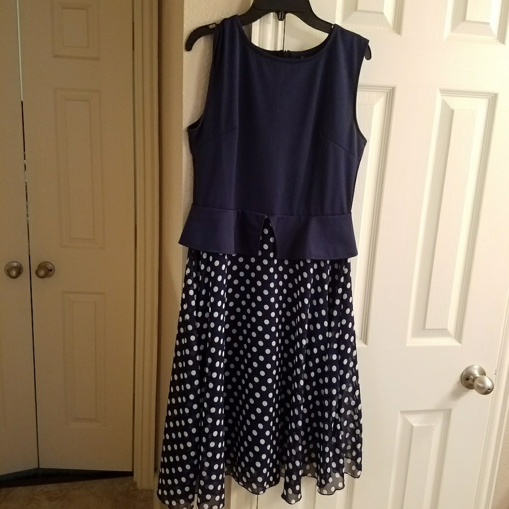 Navy and pocka dot dress. Nice and flows with grac