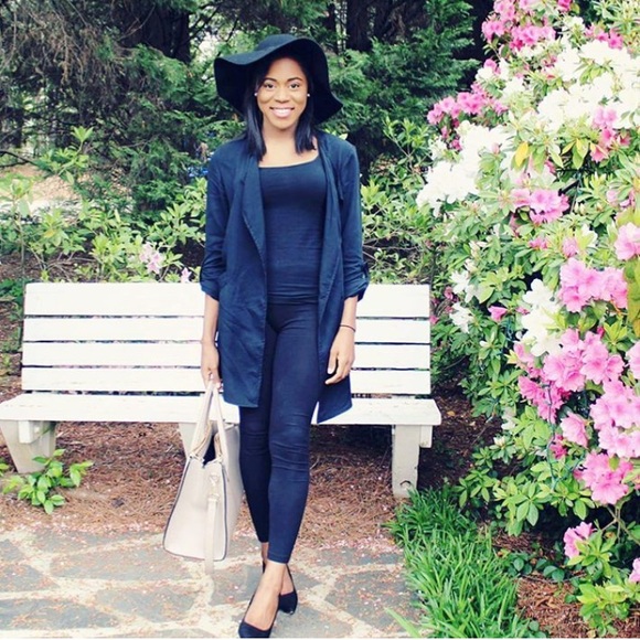 Hi! My name is Nichole ☺️🌴 - Picture 4 of 8