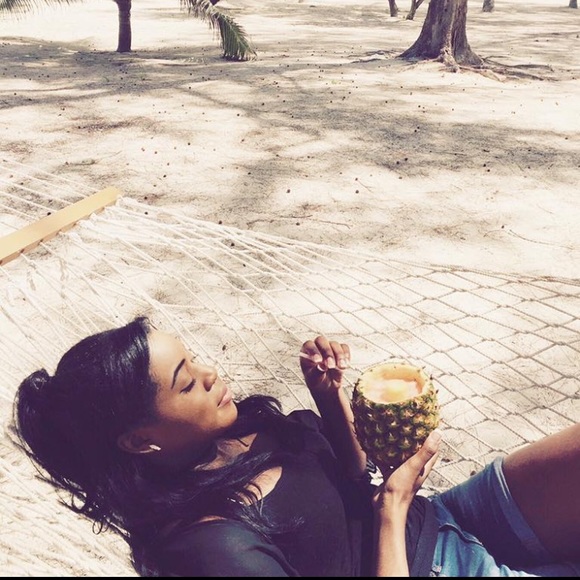 Hi! My name is Nichole ☺️🌴 - Picture 8 of 8