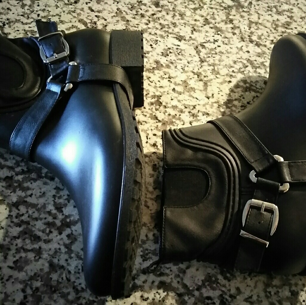 Dav.  New Size 9 Rain Boot