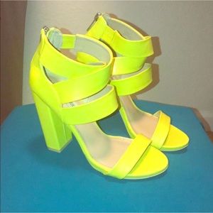 Vibrant block sandal