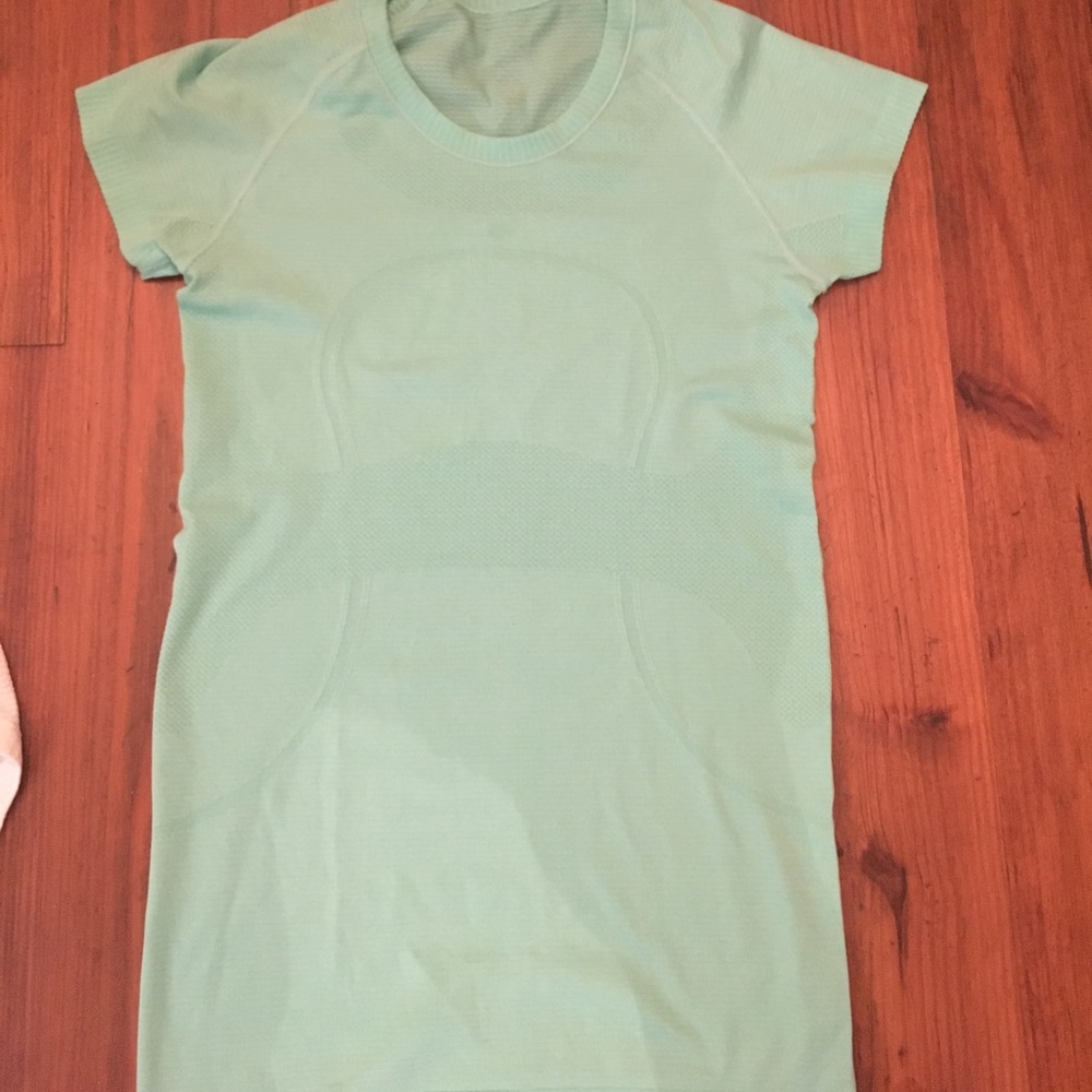‼️Lululemon Top Bundle‼️Make an offer‼️ - Picture 4 of 7