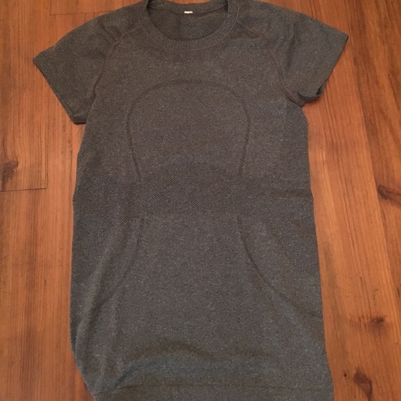 ‼️Lululemon Top Bundle‼️Make an offer‼️ - Picture 2 of 7