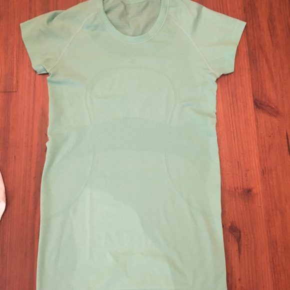 ‼️Lululemon Top Bundle‼️Make an offer‼️ - Picture 4 of 7