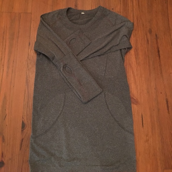 ‼️Lululemon Top Bundle‼️Make an offer‼️ - Picture 6 of 7