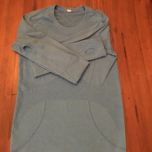 ‼️Lululemon Top Bundle‼️Make an offer‼️ - Picture 7 of 7