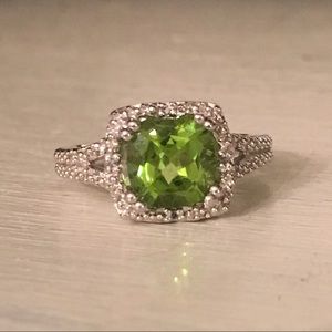 Peridot/silver Ring