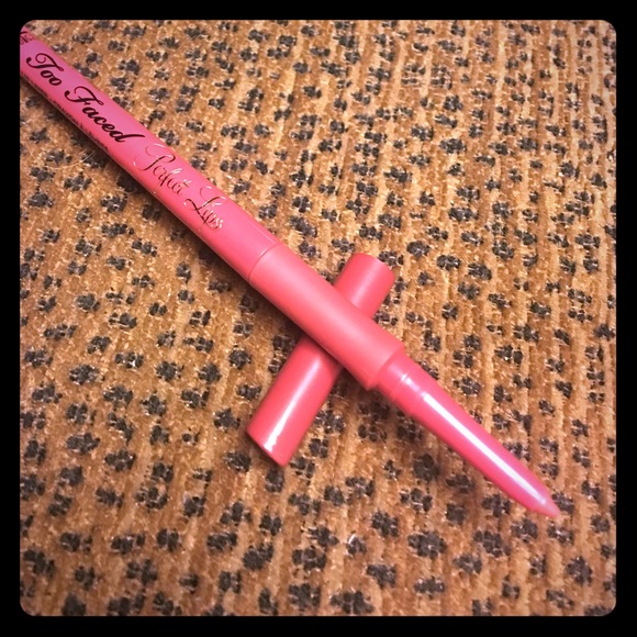 18 off Too Faced Other 🍡 Too Faced Perfect Lips Liner Perfect Pink