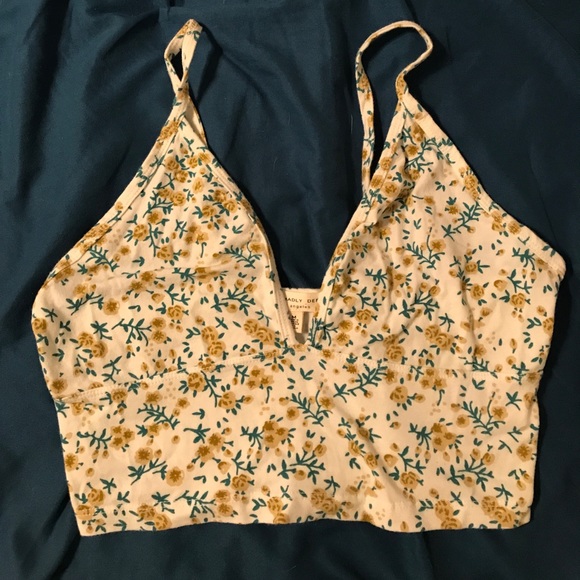 Urban Outfitters Tops - UO NWOT 🌼Floral🌼 Crop Top