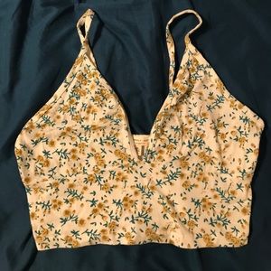 UO NWOT 🌼Floral🌼 Crop Top