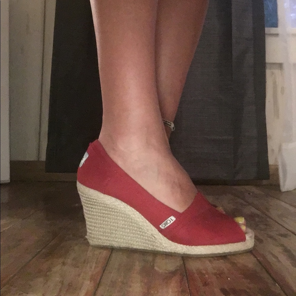 Red TOM wedges