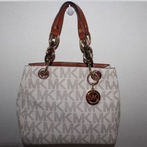 Mickael Kors Hand purse Vanilla color w Dustbag