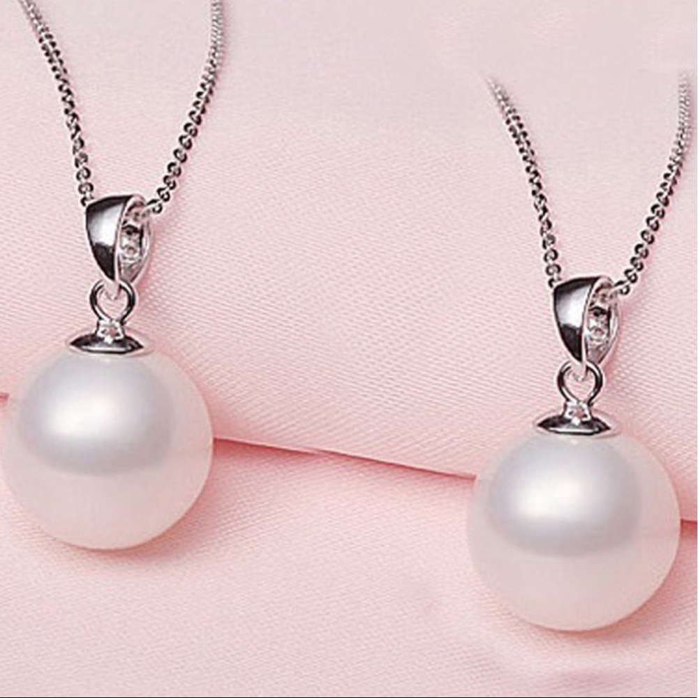 Pearl necklace