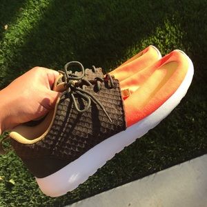 Nike Roshes‼️SALE‼️