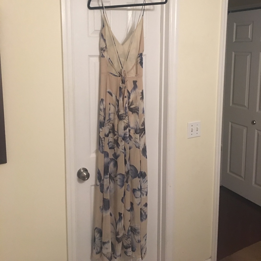 Lush | sexy backless maxi dress - Picture 3 of 4