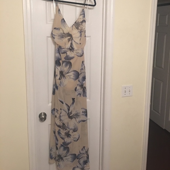 Lush | sexy backless maxi dress - Picture 2 of 4