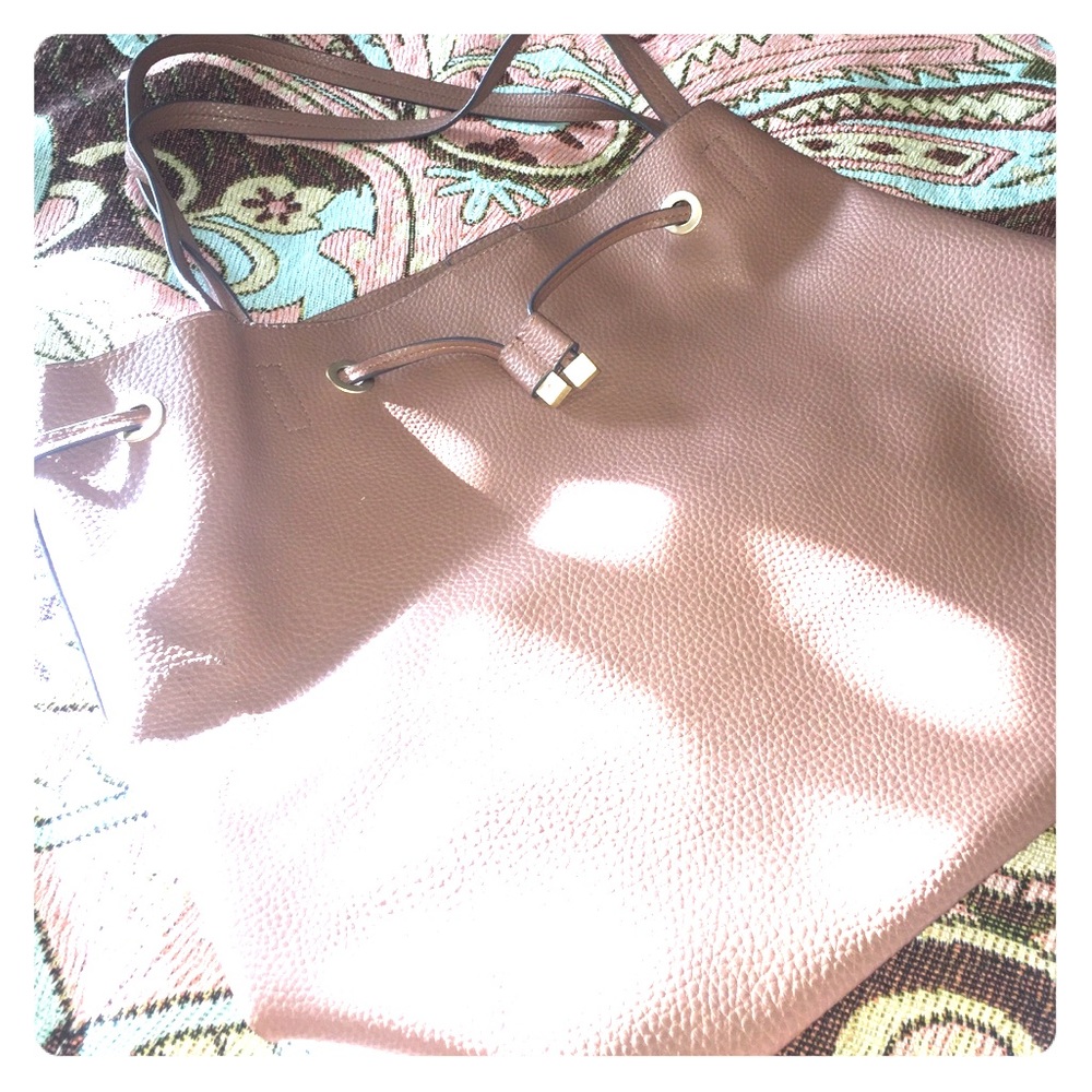 💐 Medium sized Mauve shoulder bag. Used once ❤️