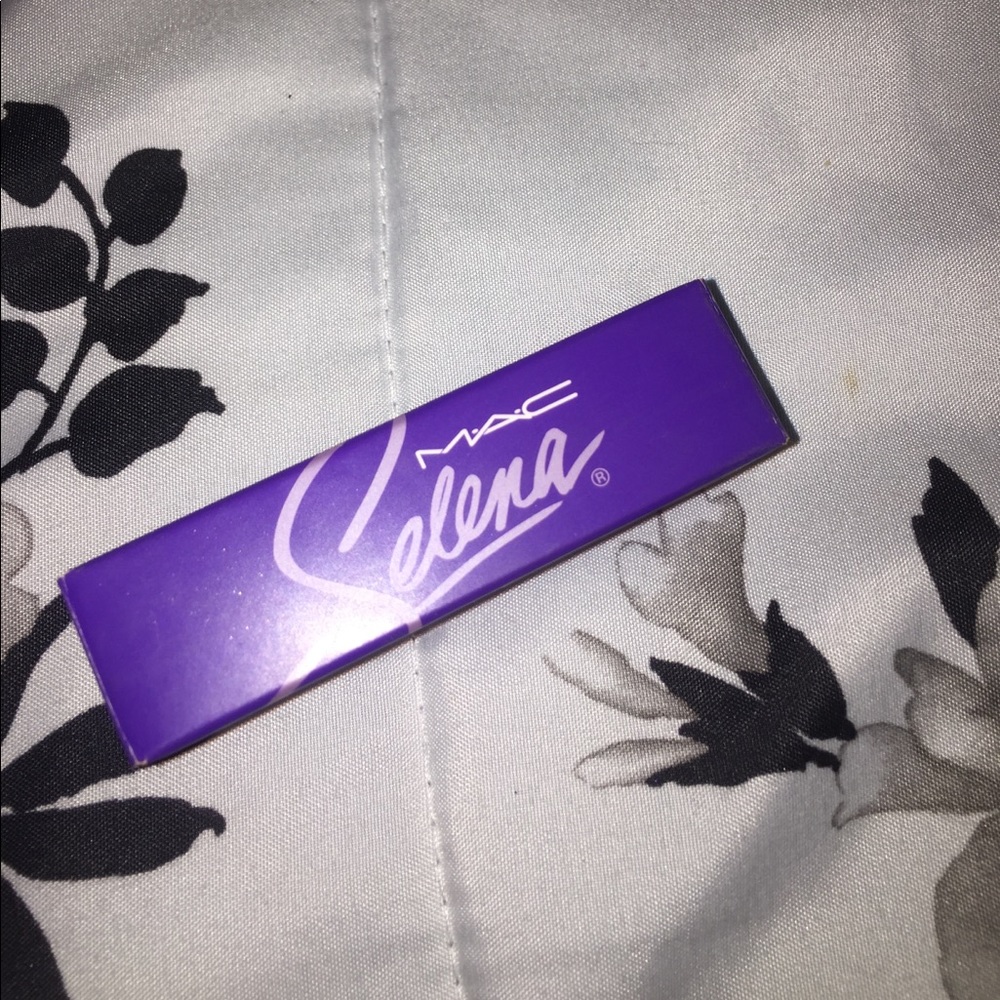 MAC SELENA lipstick