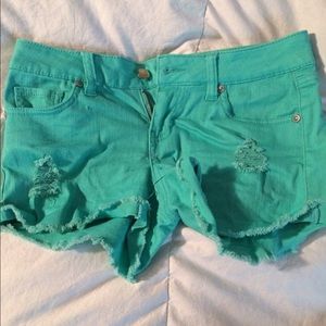 🌈 Neon turquoise shorts and hot pink belt!