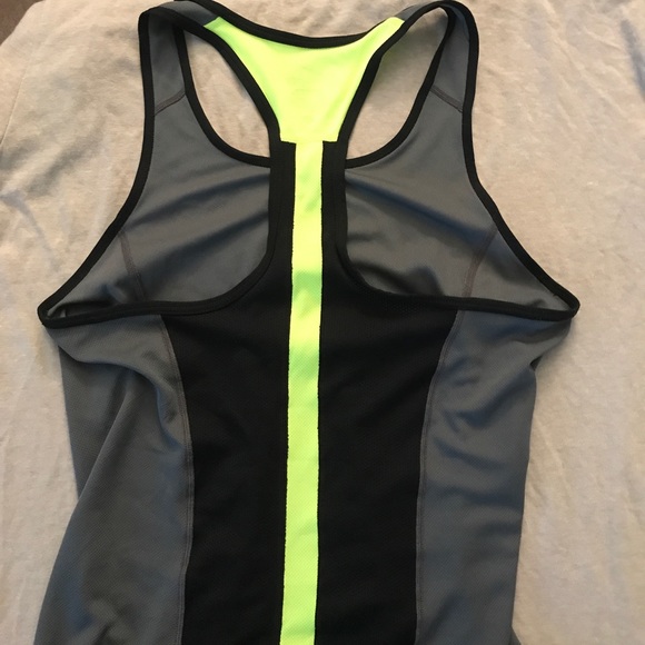 Nike dri fit tank - Picture 3 of 4