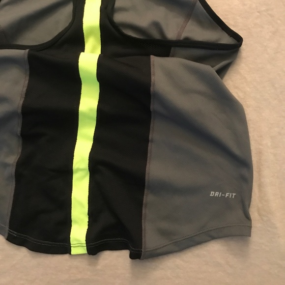 Nike dri fit tank - Picture 4 of 4