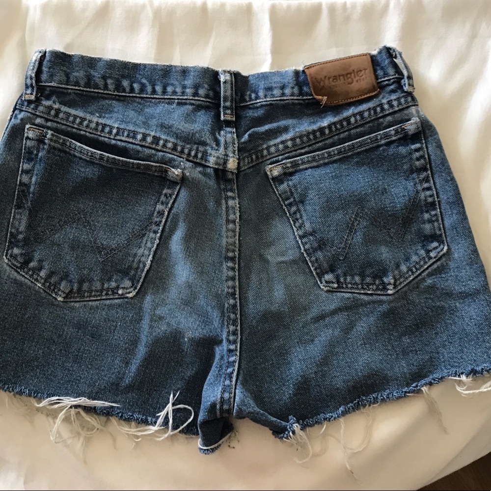 Vintage wrangler hi waisted cut off shorts.
