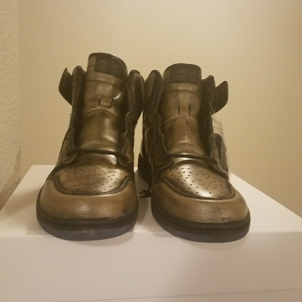 Retro wing 1s