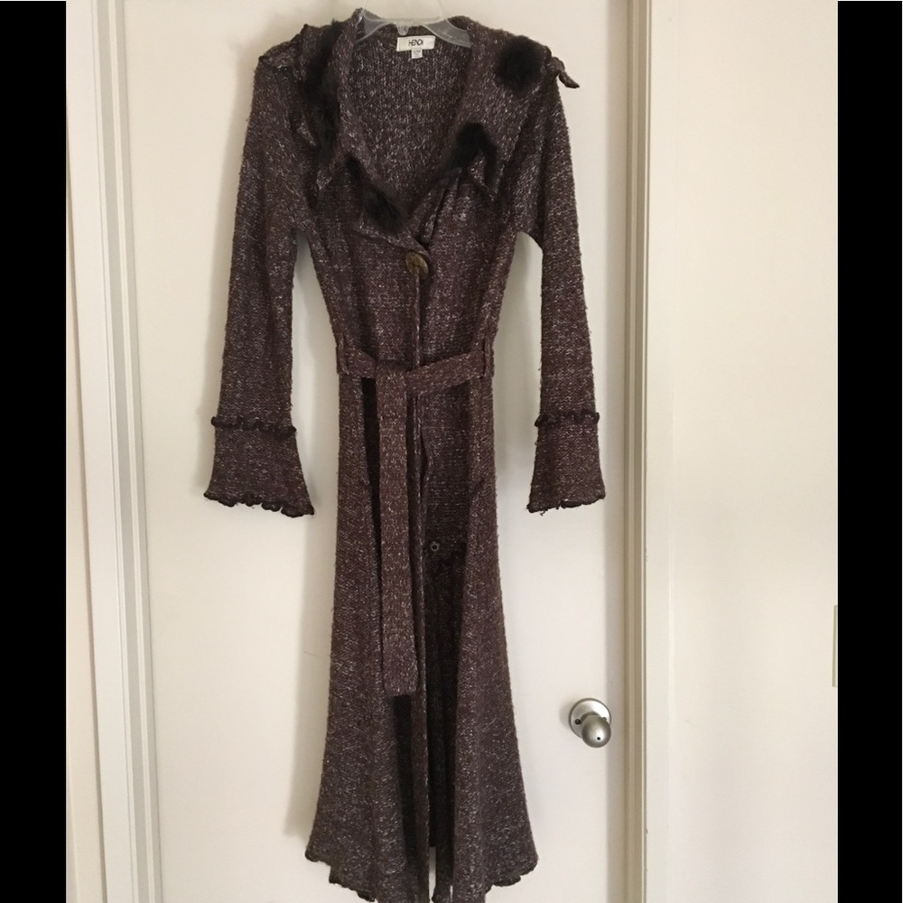 Belted sweater with faux fur collar