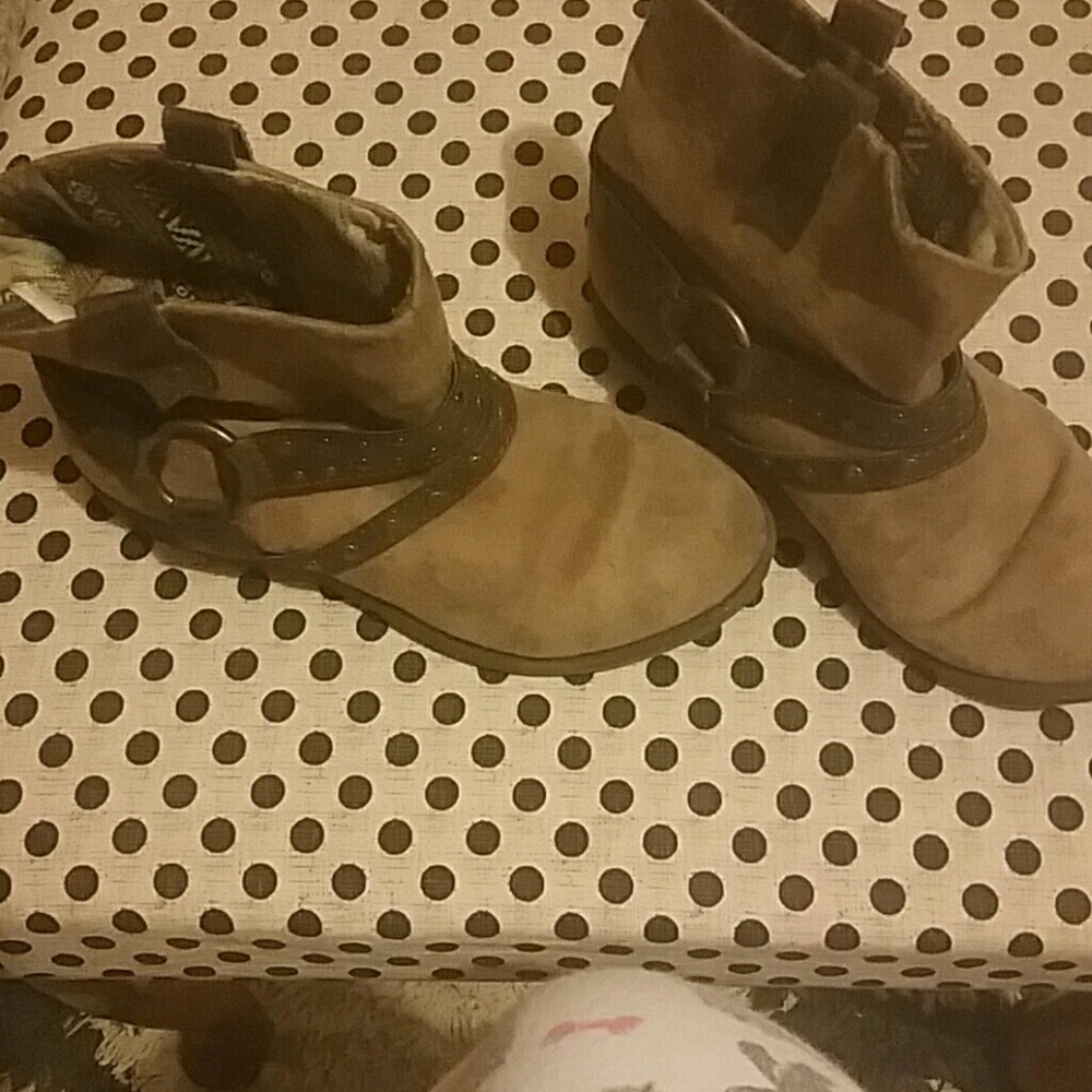 Girls boots