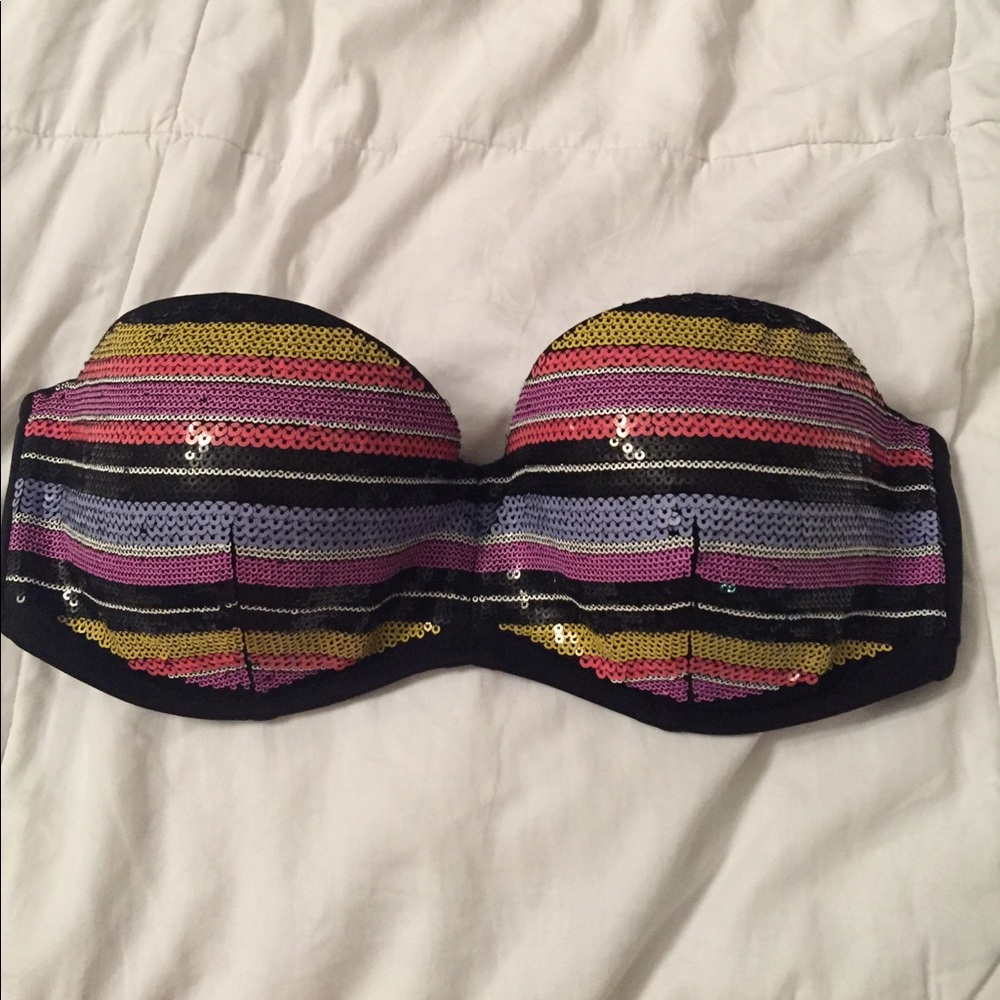 32DD Victoria's Secret bathing suit top