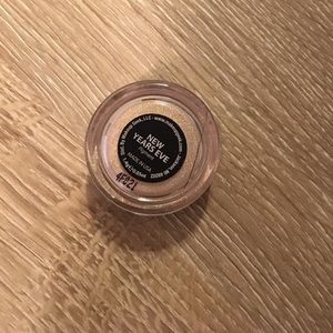 New Year's Eve pigment