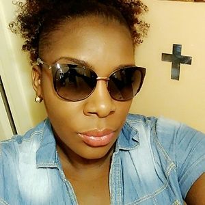 Meet your Posher, Latoya