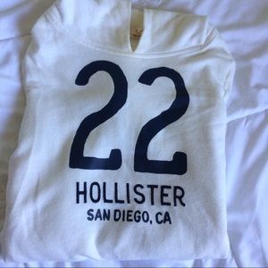 Hollister sweater🌻
