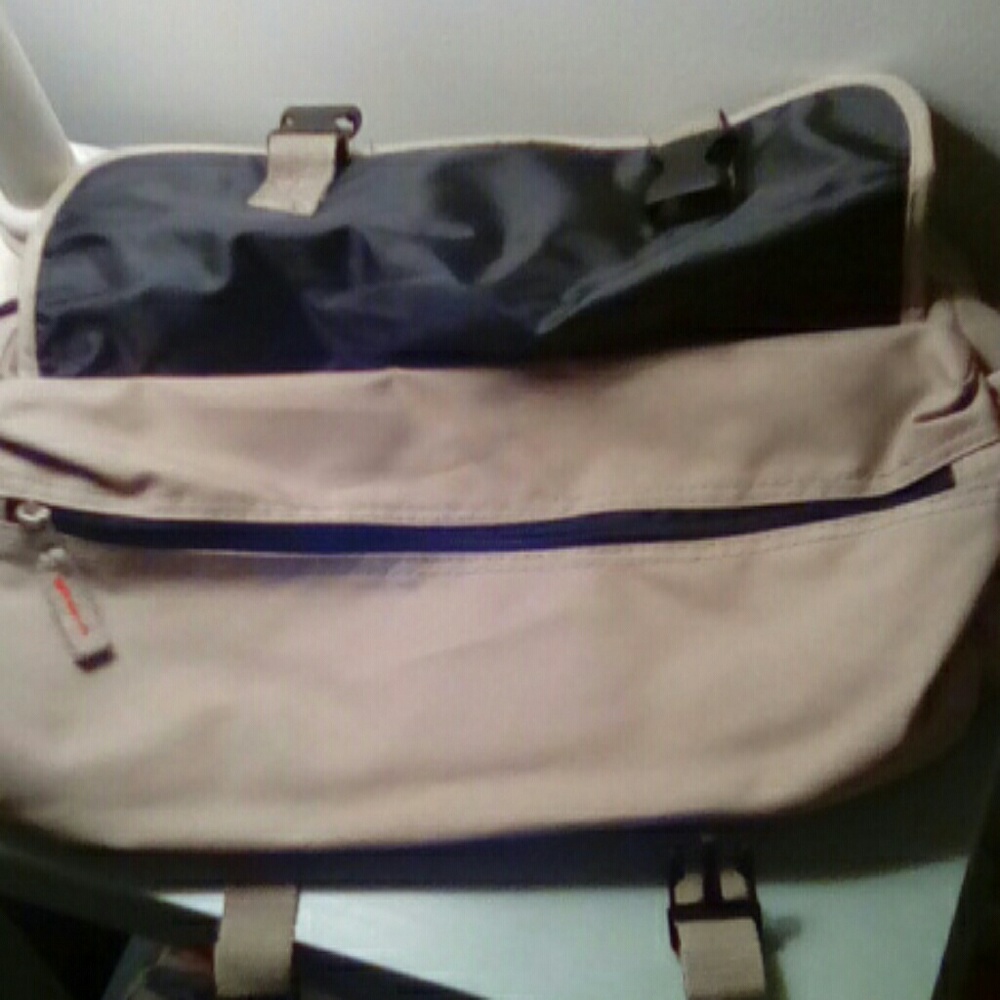 Everest medical style bag-new w/o tags - Picture 7 of 8