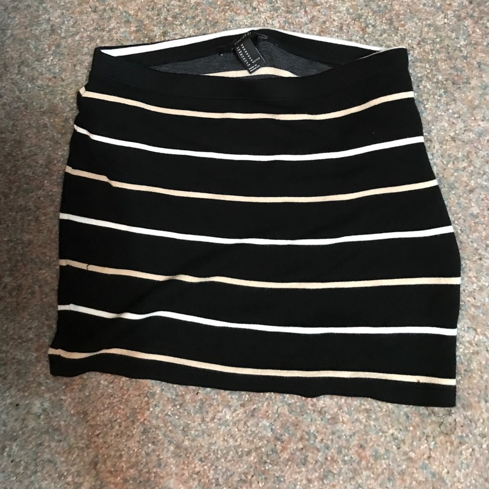 WHITE TAN AND BLACK SKIRT
