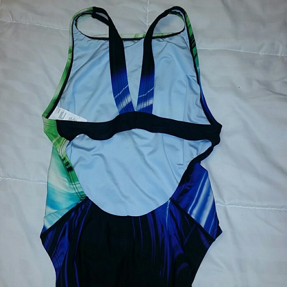 BRAND NEW Nike one piece - Picture 3 of 4