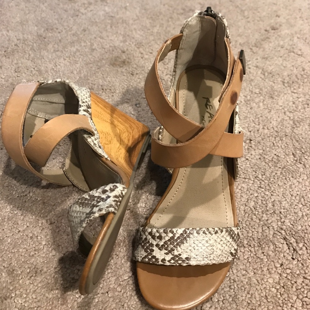 Kenneth Cole sandal wedges
