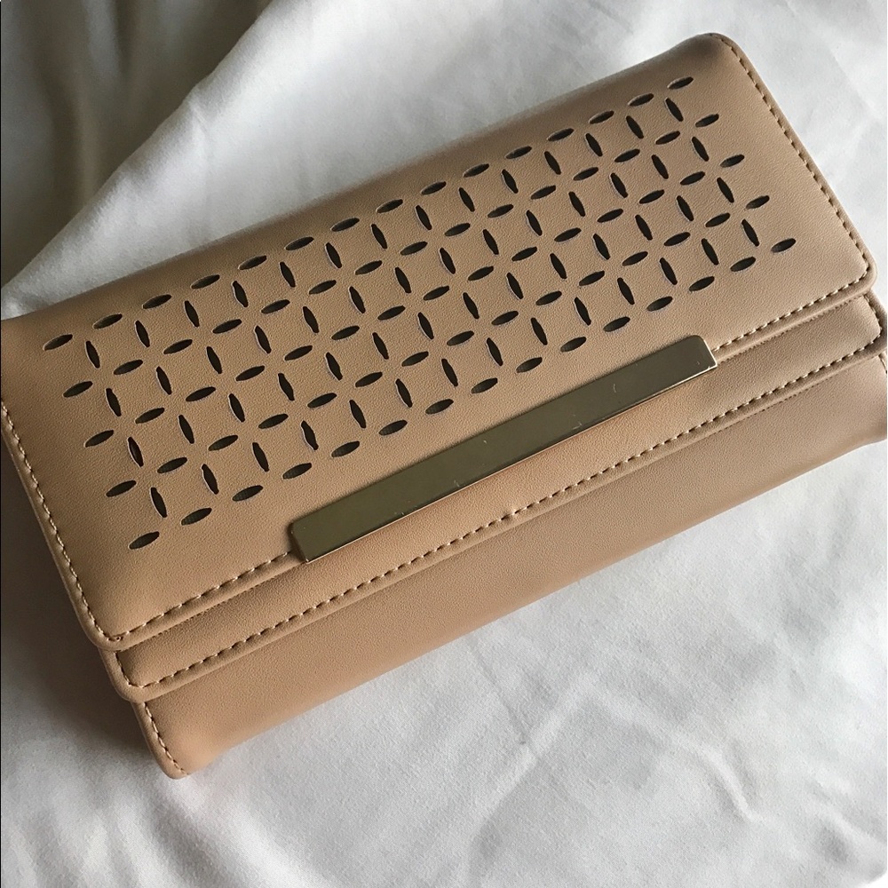 Nude wallet