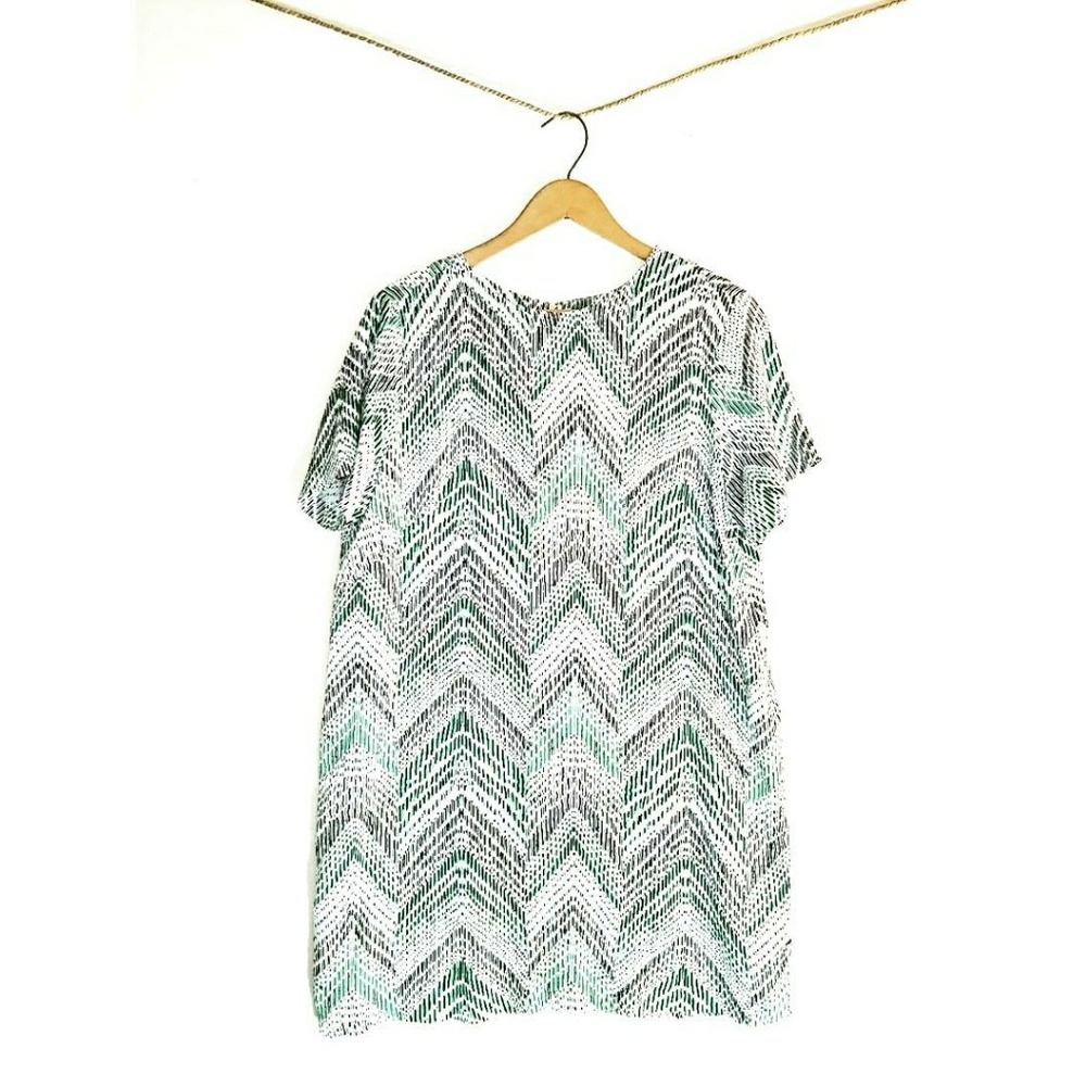 H&M Loose Fitted Chevron Dress
