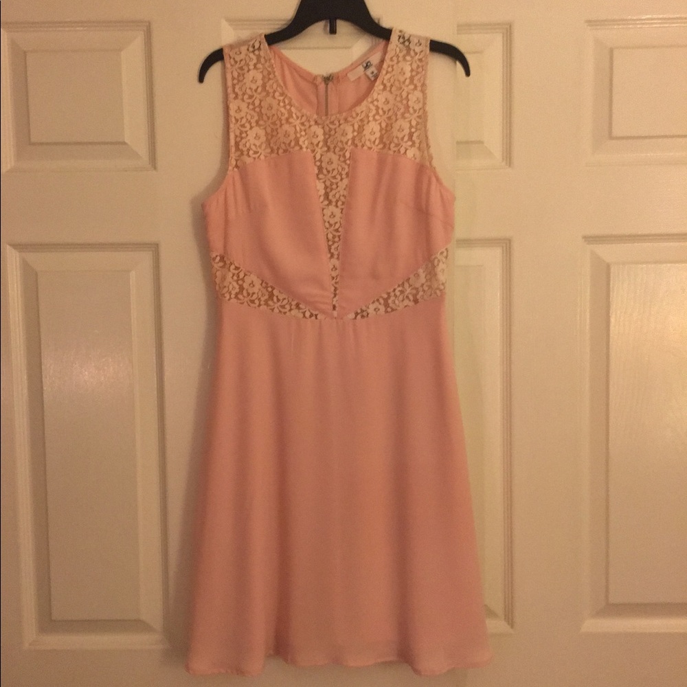 Cute Ya Los Angeles Party dress w/ lace inserts