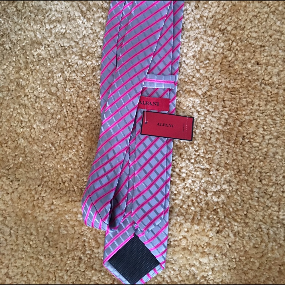 NWT Beautiful Alfani premier Tie