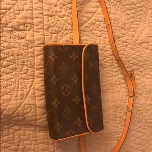 💯% Authentic Louis Vuitton Monogram pouch