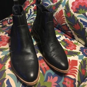 Super cute, black booties!