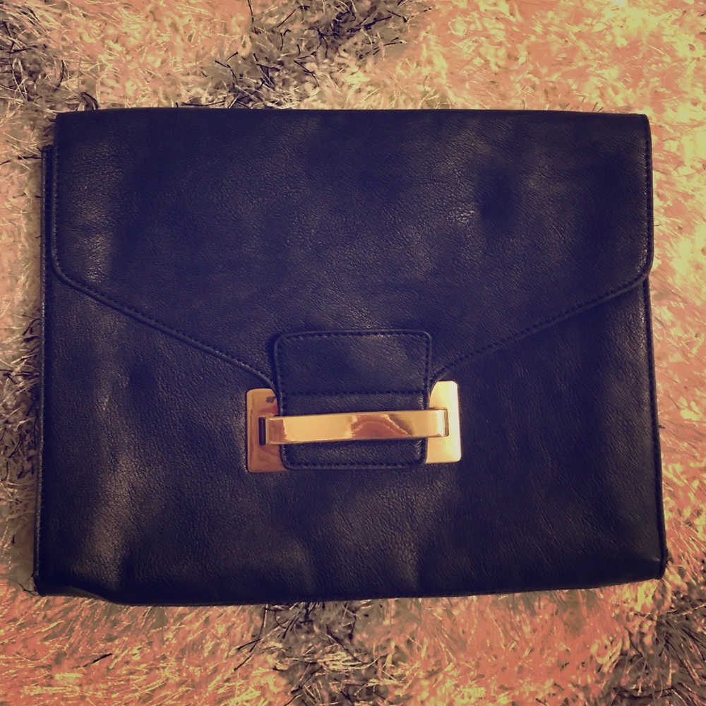Black clutch