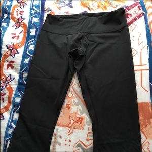 Lululemon cropped Capri pants in Size 8.